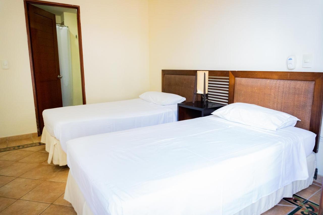 Hotel Penon Suites Girardot Bagian luar foto